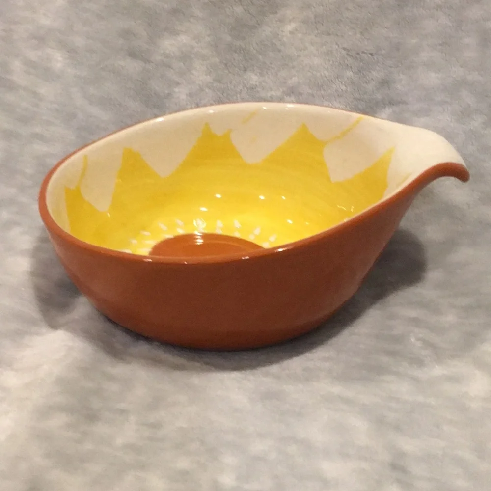 Crate & Barrel Sunflower Juicing Bowl glazed Ceramic Portugal NWT 7.5”x6.5”